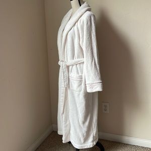 Victoria secret white robe size medium.